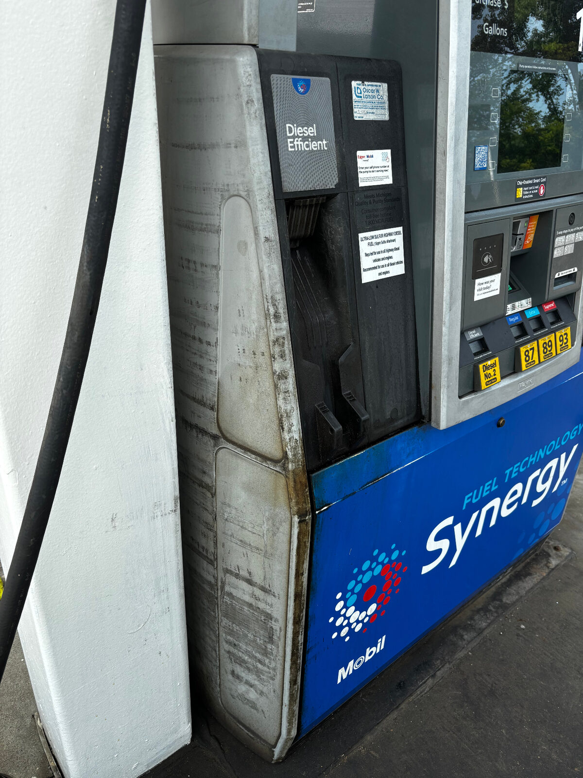 Mobil Synergy dispenser side — before FuelMark cleaning